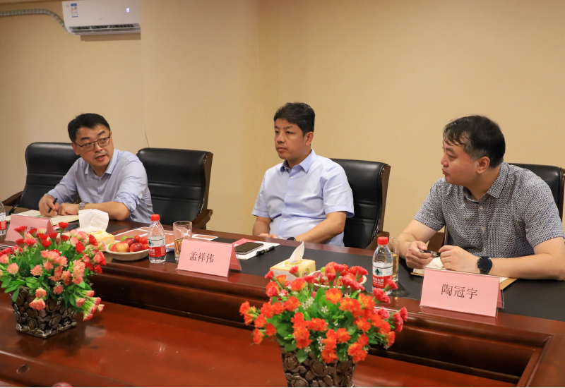 松北區(qū)副區(qū)長(zhǎng)孟祥偉、招商局局長(zhǎng)陶冠宇蒞臨利如金農(nóng)業(yè)集團(tuán)考察調(diào)研