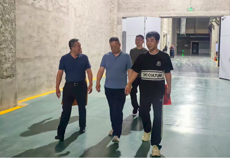 哈爾濱市退役軍人事務(wù)局就業(yè)創(chuàng)業(yè)處處長(zhǎng)李冰一行走訪慰問(wèn)利如金農(nóng)業(yè)集團(tuán)遠(yuǎn)海分公司